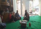 Jalin Silaturahmi, Babinsa Koramil Rakit Melaksanakan Komsos Kerumah Warga