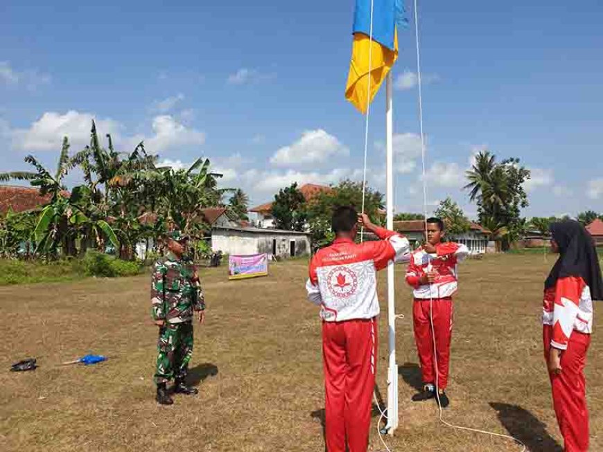 DALAM RANGKA MERIAHKAN HUT RI KE-78 BABINSA LATIH PASKIBRA DI LAPANGAN KECAMATAN RAKIT 