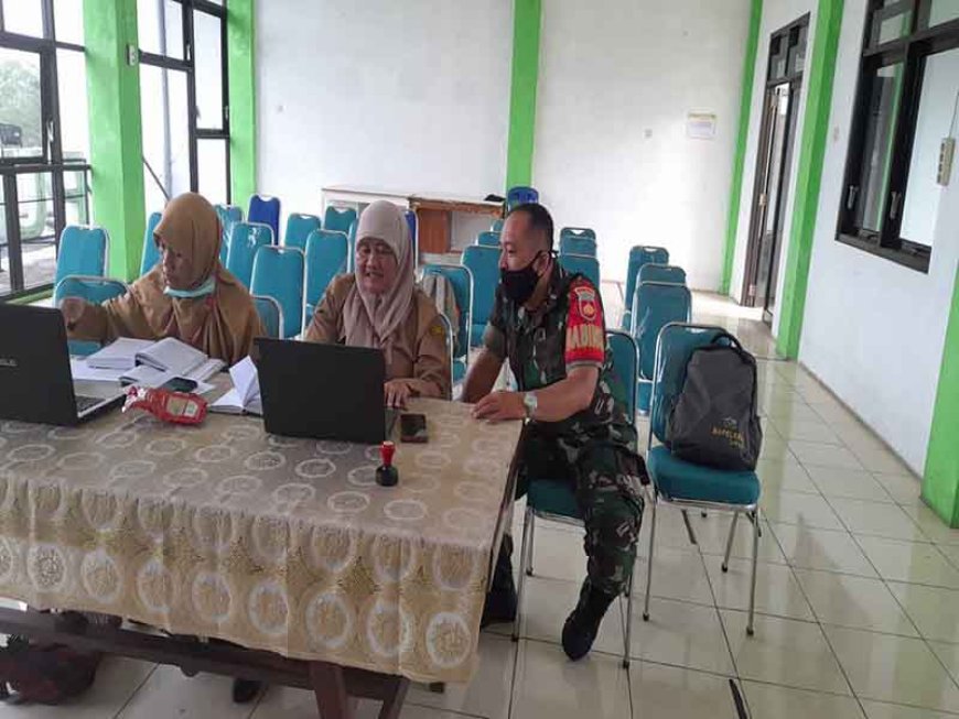 Babinsa Komsos Dengan Tenaga kerja Puskesmas 