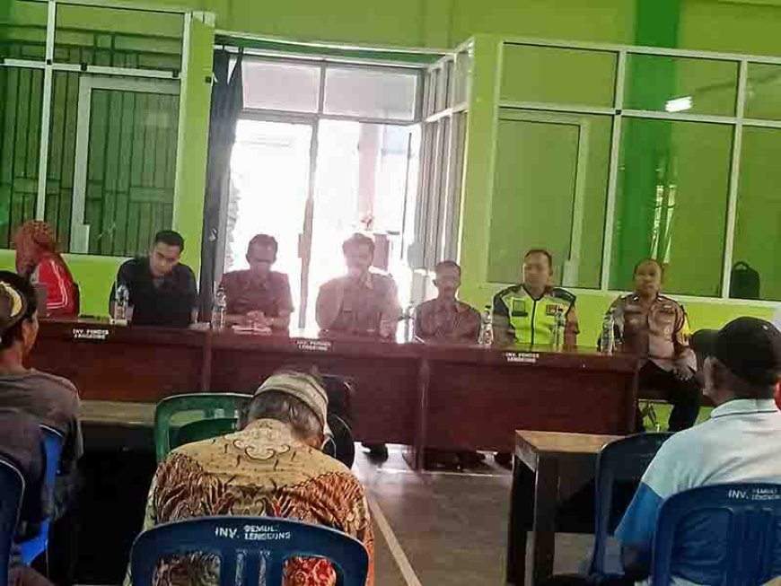 Babinsa Koramil 15/Rakit Hadiri Acara pelelangan Tanah Kas Desa Tahun 2023 Desa Lengkong