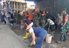 Kemanunggalan Babinsa Koramil 13/Banjarmangu Bersama Warga Gotong Royong Pengecoran Gedung TPQ