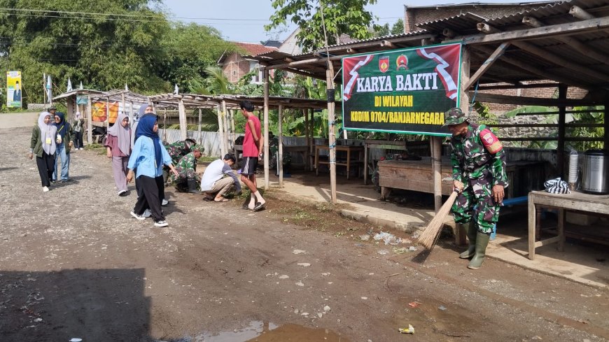 Hijaukan Pasar Kodim 0704 Banjarnegara Ajak Warga Gotong Royong