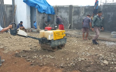 Babinsa Koramil 15 Rakit Awasi Pembangunan KDKMP di Desa Adipasir
